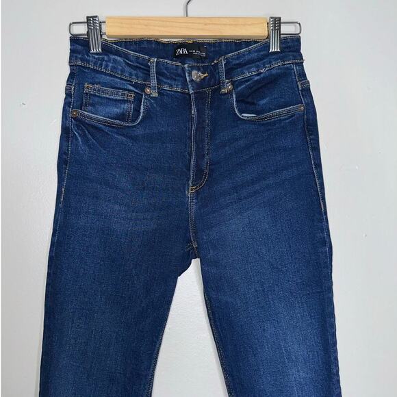 Zara High Rise Kick Flare Jeans Dark Blue Wash Size 6 No Holes No Rips - Picture 3 of 7